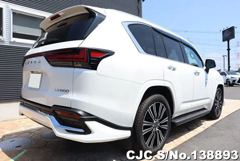 Lexus LX 600 in Pearl for Sale Image 2