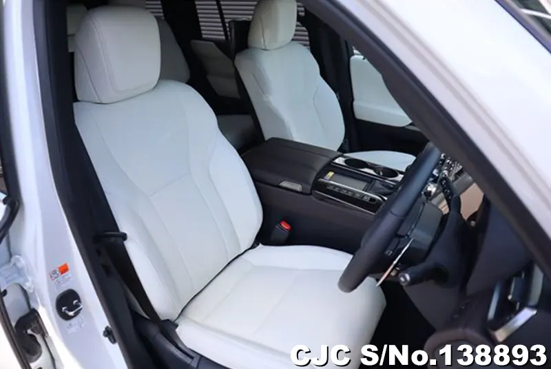 Lexus LX 600 in Pearl for Sale Image 7