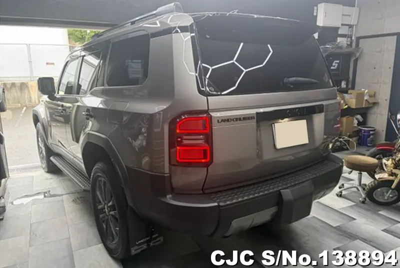 Toyota Land Cruiser 250 in Gray for Sale Image 1