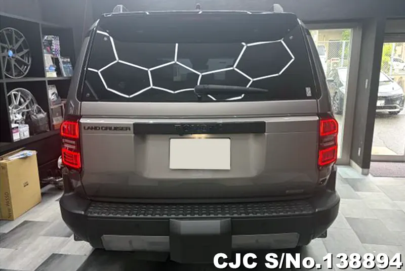 Toyota Land Cruiser 250 in Gray for Sale Image 4