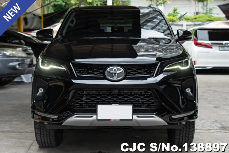 Toyota Fortuner in Black for Sale Image 4