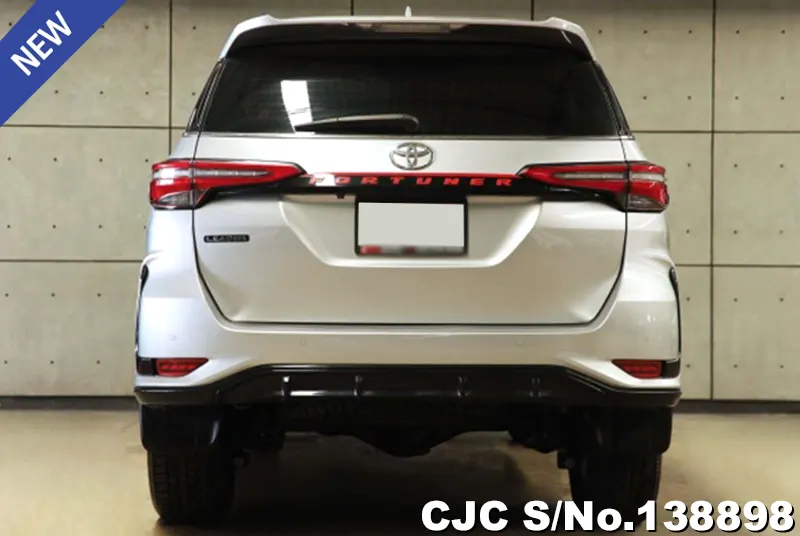Toyota Fortuner in Silver for Sale Image 3
