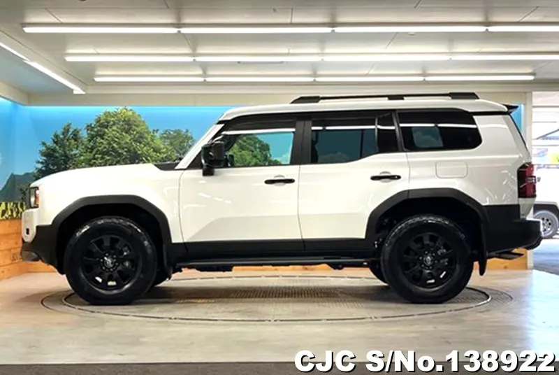 Toyota Land Cruiser 250 in Pearl for Sale Image 7