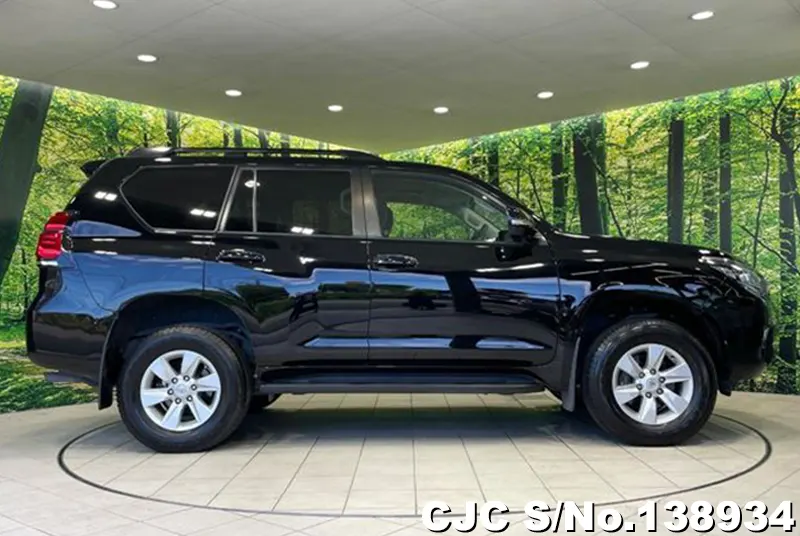Toyota Land Cruiser Prado in Black for Sale Image 6