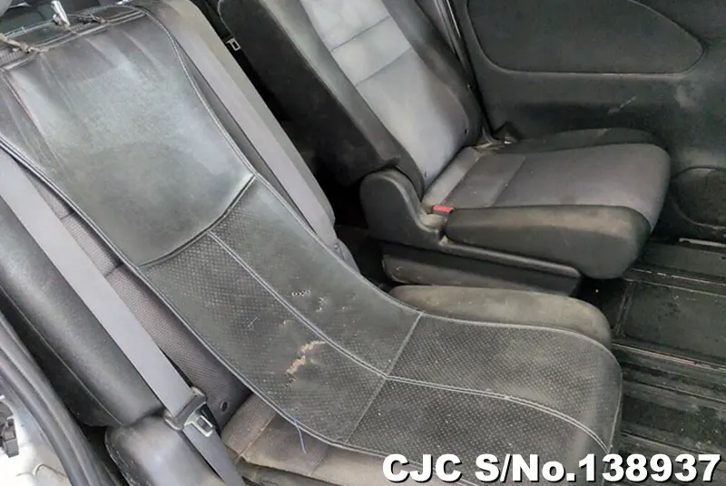 Nissan Serena in Pearl for Sale Image 5
