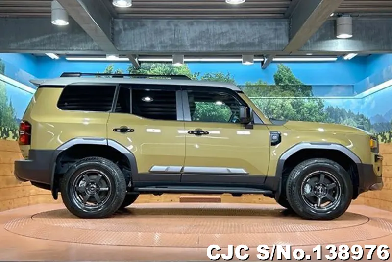 Toyota Land Cruiser 250 in Yellow for Sale Image 6