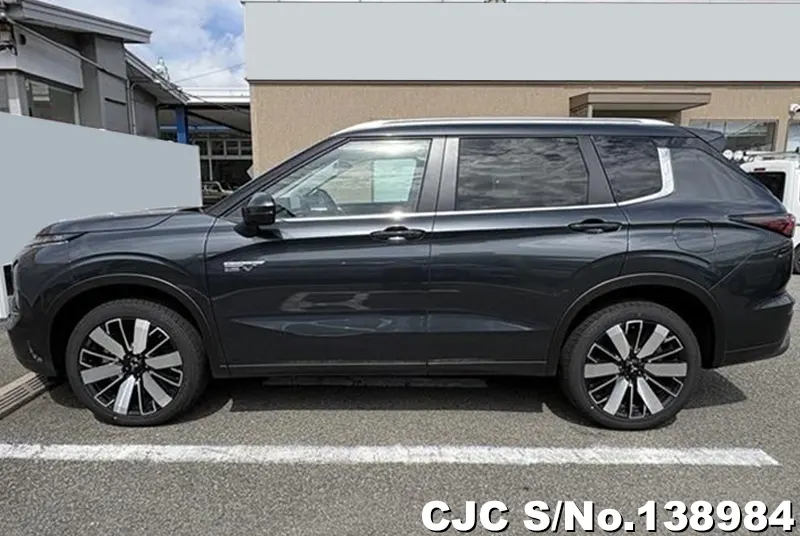 Mitsubishi Outlander in Gray for Sale Image 7