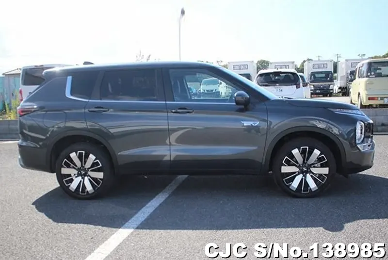 Mitsubishi Outlander in Gray for Sale Image 3
