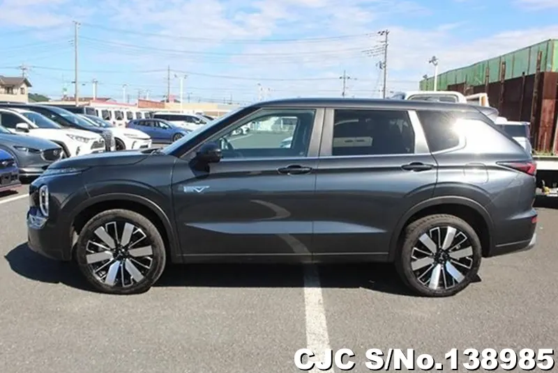 Mitsubishi Outlander in Gray for Sale Image 4