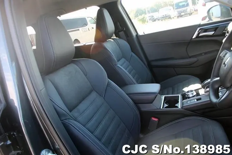 Mitsubishi Outlander in Gray for Sale Image 7
