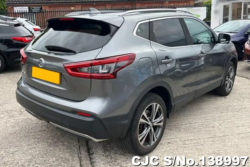 Nissan Qashqai in Gray for Sale Image 2