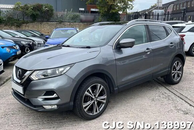 Nissan Qashqai in Gray for Sale Image 3