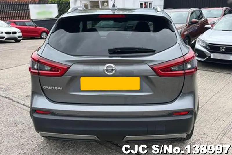 Nissan Qashqai in Gray for Sale Image 4