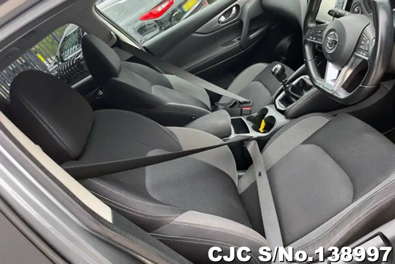 Nissan Qashqai in Gray for Sale Image 8