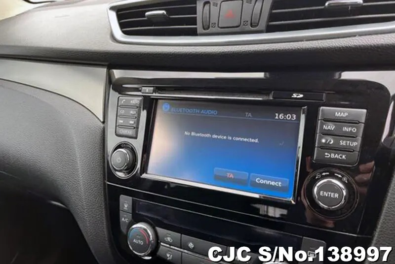 Nissan Qashqai in Gray for Sale Image 13