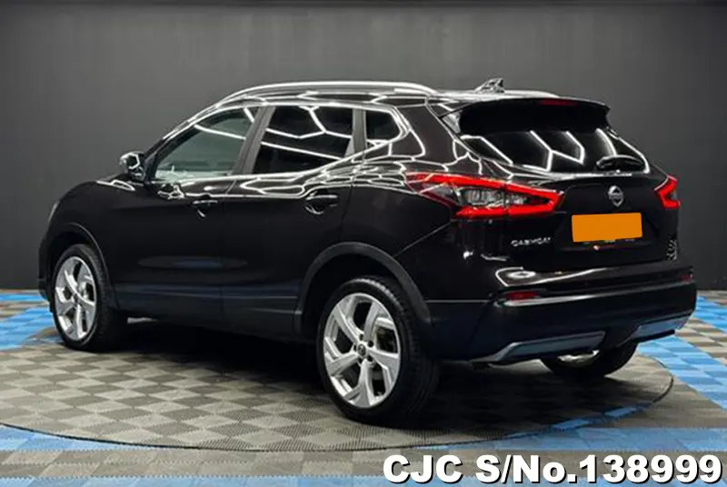 Nissan Qashqai in Black for Sale Image 1