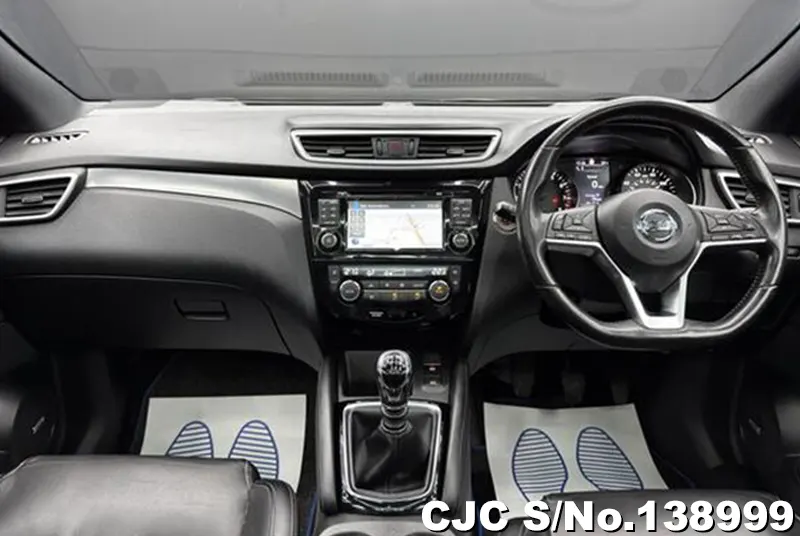 Nissan Qashqai in Black for Sale Image 9