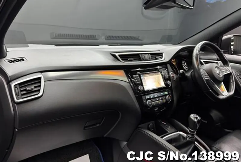 Nissan Qashqai in Black for Sale Image 11