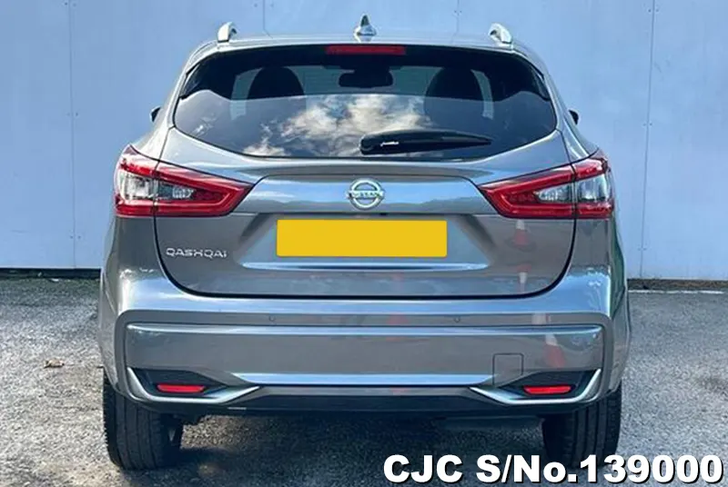 Nissan Qashqai in Gray for Sale Image 3