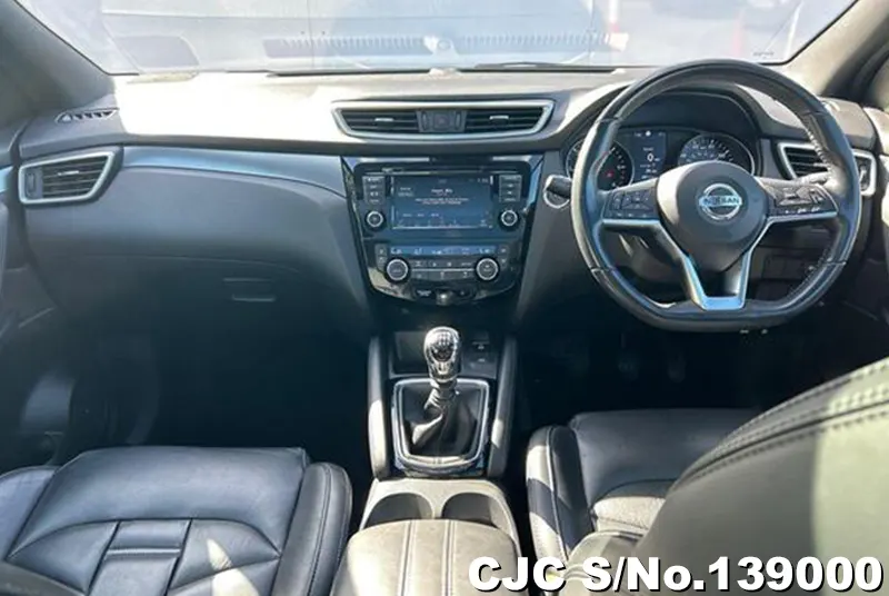 Nissan Qashqai in Gray for Sale Image 6
