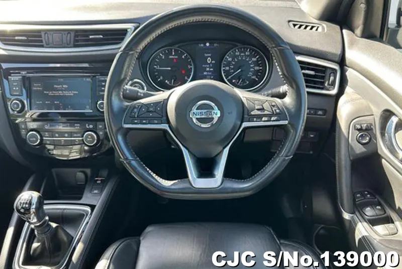 Nissan Qashqai in Gray for Sale Image 10