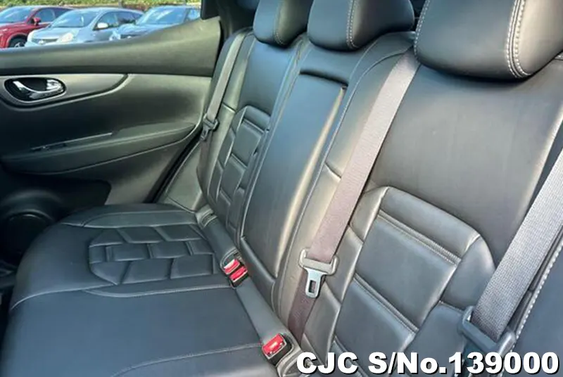 Nissan Qashqai in Gray for Sale Image 12