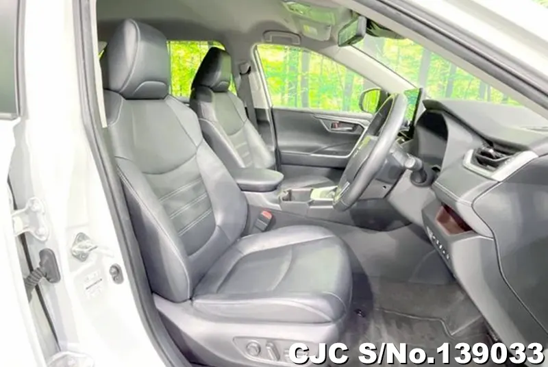 Toyota Rav4 in White for Sale Image 7