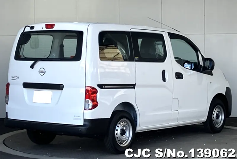Nissan NV200 in White for Sale Image 1