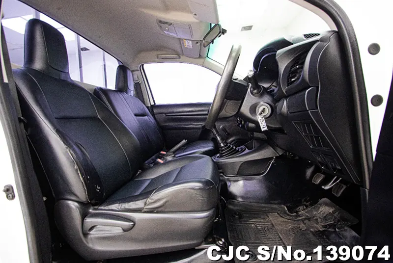 Toyota Hilux in White for Sale Image 8