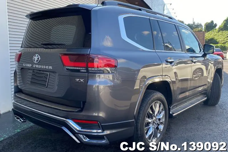 Toyota Land Cruiser in Gray for Sale Image 2