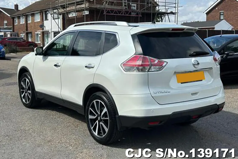 Nissan X-Trail in White for Sale Image 1