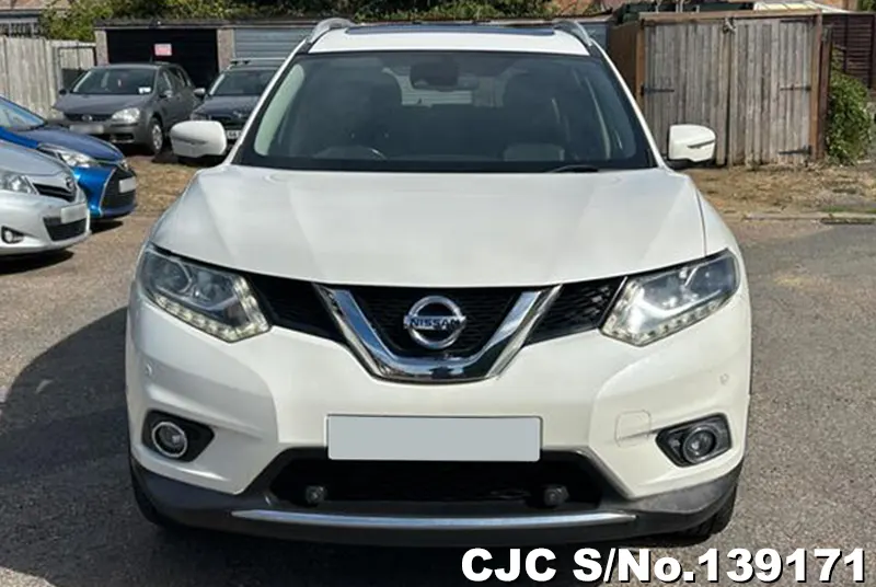 Nissan X-Trail in White for Sale Image 4