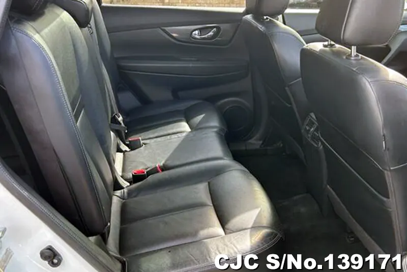 Nissan X-Trail in White for Sale Image 12