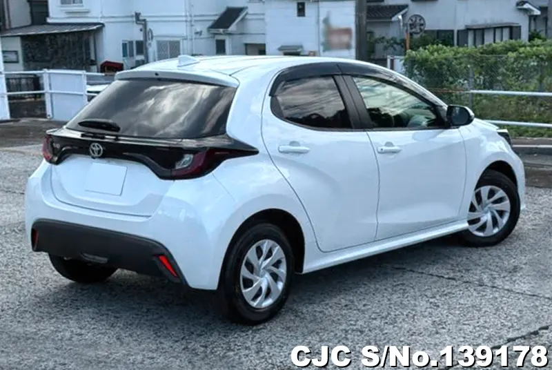 Toyota Yaris in Pearl for Sale Image 2