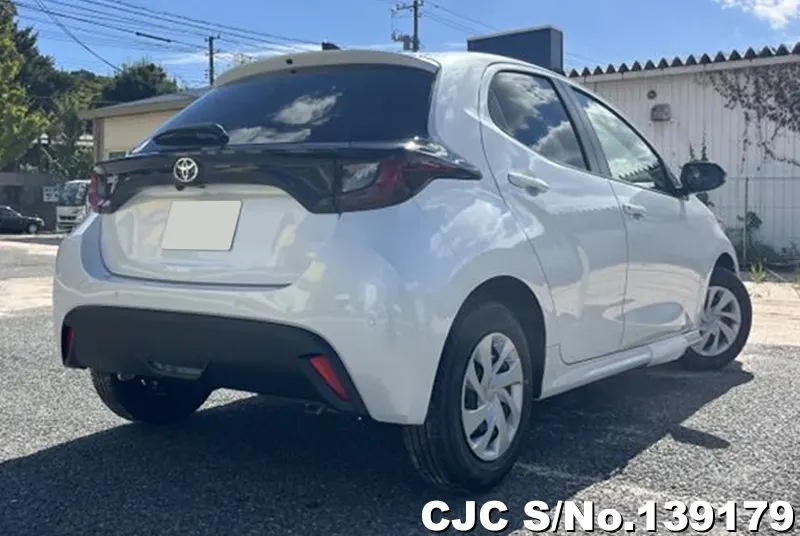 Toyota Yaris in Pearl for Sale Image 2