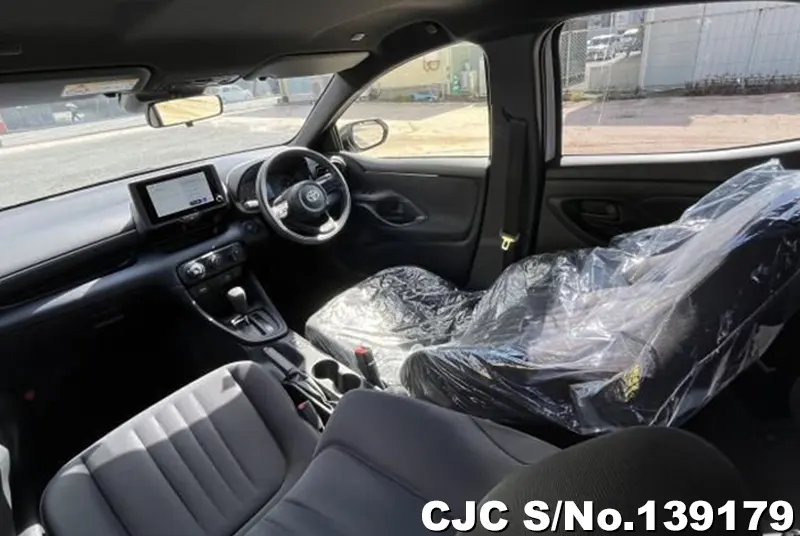 Toyota Yaris in Pearl for Sale Image 6