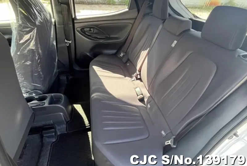 Toyota Yaris in Pearl for Sale Image 7