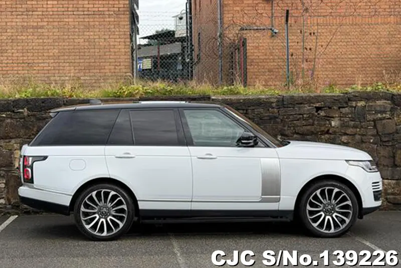 Land Rover Range Rover in White for Sale Image 5