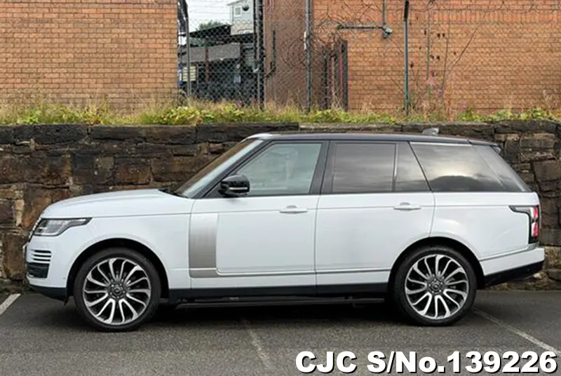 Land Rover Range Rover in White for Sale Image 6