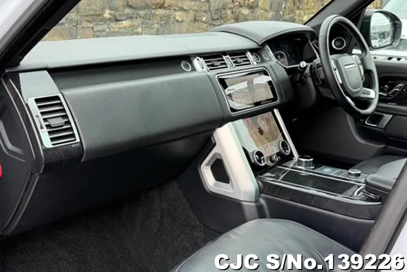 Land Rover Range Rover in White for Sale Image 11