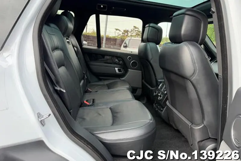 Land Rover Range Rover in White for Sale Image 14