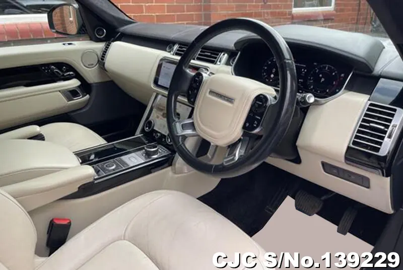 Land Rover Range Rover in Silver for Sale Image 5