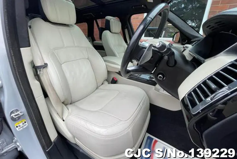 Land Rover Range Rover in Silver for Sale Image 7