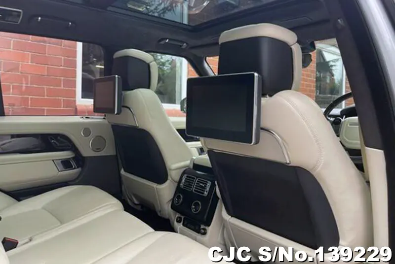 Land Rover Range Rover in Silver for Sale Image 8