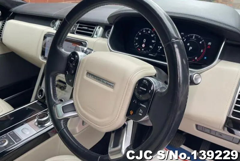 Land Rover Range Rover in Silver for Sale Image 10
