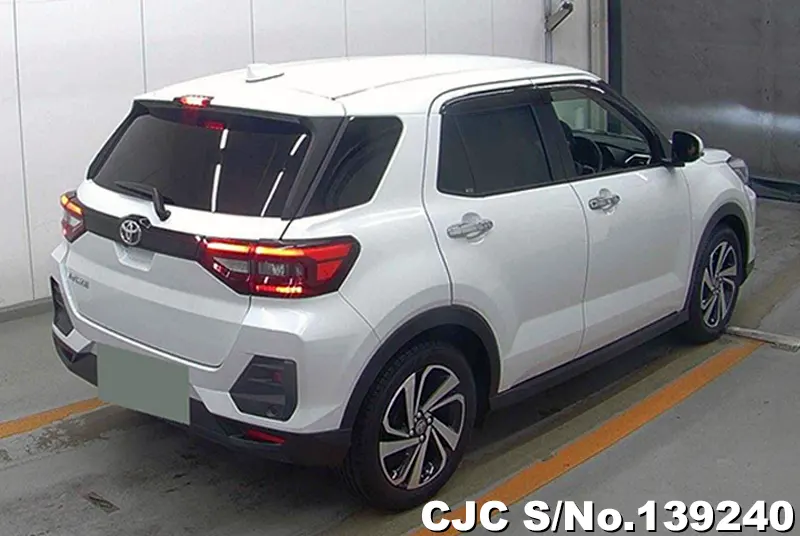 Toyota Raize in Pearl White for Sale Image 2