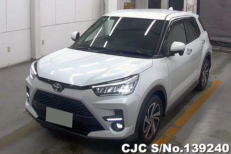 Toyota Raize in Pearl White for Sale Image 3